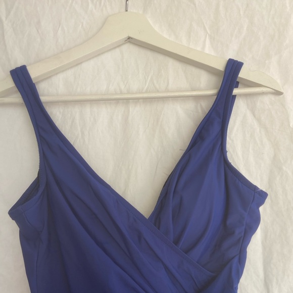 Miraclesuit Blue One Piece with Slimming Ruching Size 10 - Picture 13 of 16